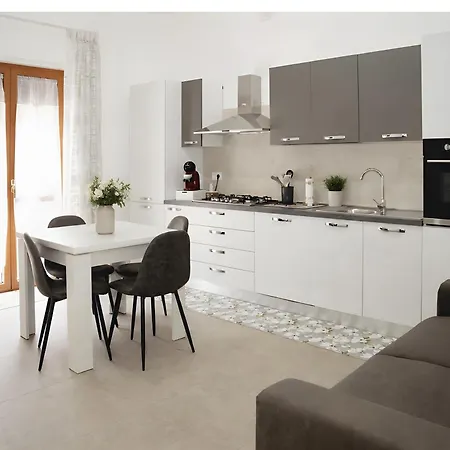 Casa Via Roma 103 *